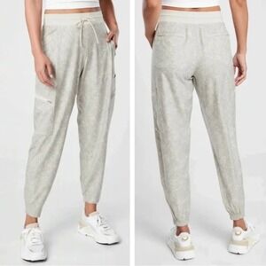 Athleta Venture Printed Pant 4 Beige Snakeskin Cargo Jogger